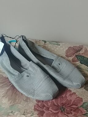 Women's Slip-On Casual Shoes in Light Gray